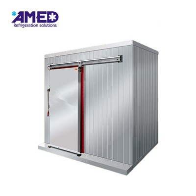 Kaupallinen ulkona kävely pakastimessa